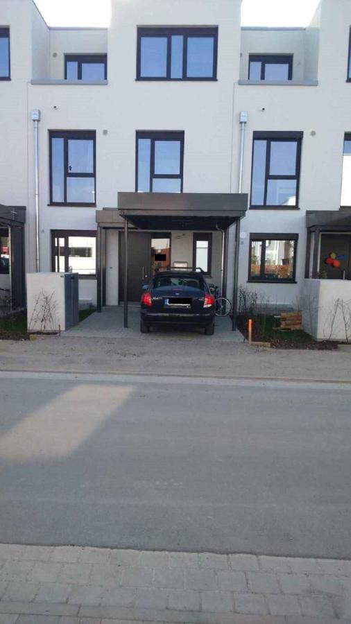 Beautiful Room With Balcony Direction To Messe Hannover Luaran gambar