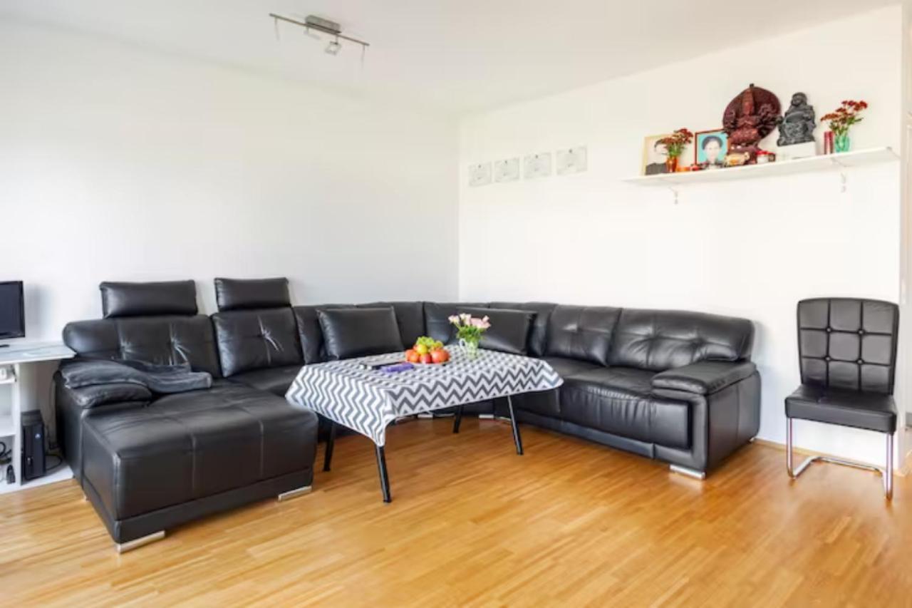 Beautiful Room With Balcony Direction To Messe Hannover Luaran gambar